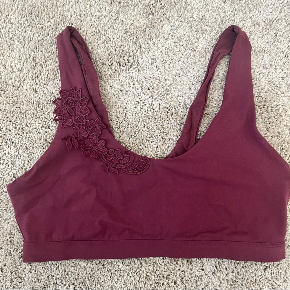 🛍️ Fabletics Burgundy Floral Sports Bra Size XS